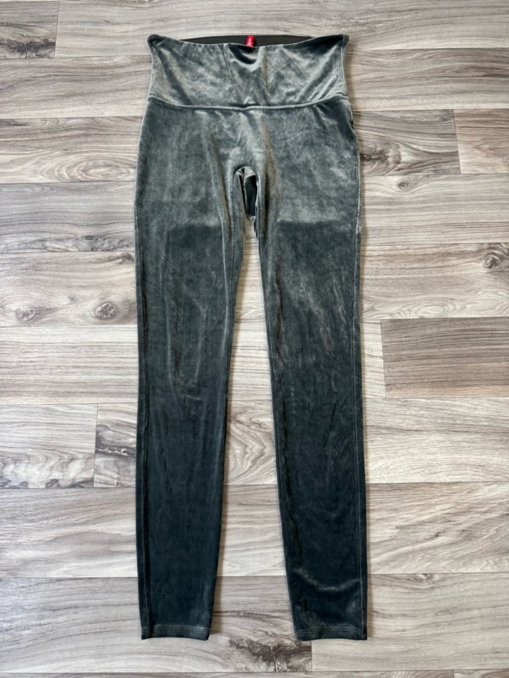 Spanx Ready to Wow Velvet Leggings in Green Dark Palm Size Large